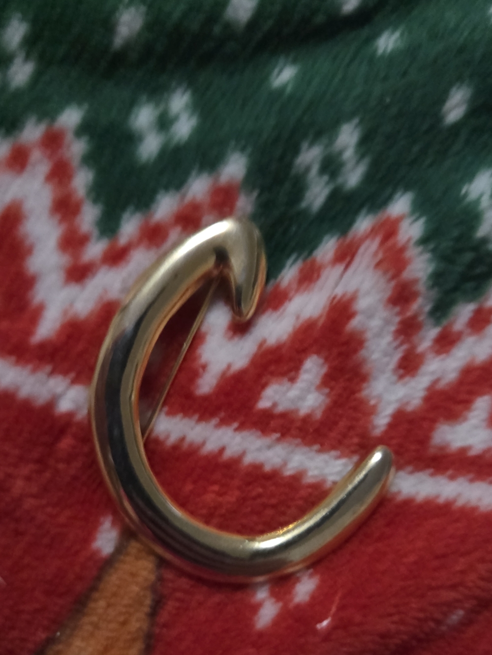 Gold C-Shaped Brooch Pin - Women Jewelry